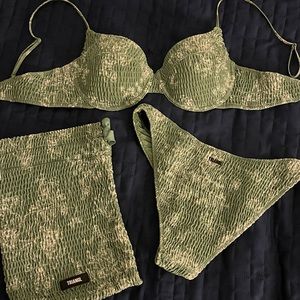 TRIANGL Saria bikini. Top size S++ & Bottom size M